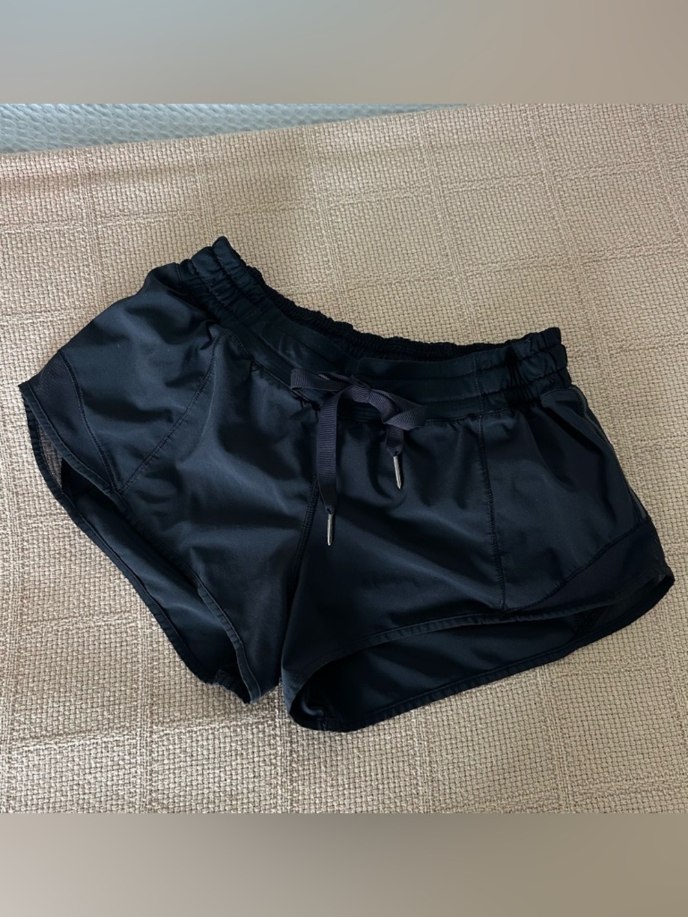 Lululemon black hotty hot shorts